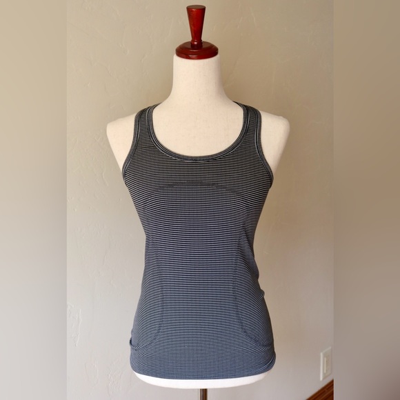 Lululemon Black & White Stripe Swiftly Tech Sleeveless Racerback Tank Top Size 4 - Picture 2 of 12